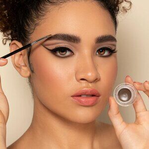 Sigma Beauty - DEFINE + POSE BROW POMADE in Medium